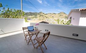 Fernandes House